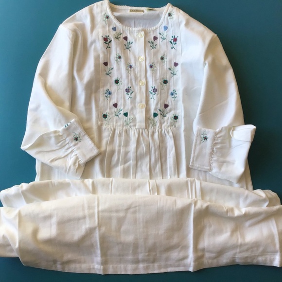 L.L. Bean Other - LL Bean white Cotton Flannel embroidered long sleeve maxi nightgown NWOT Med